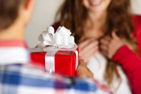 Что подарить девушке на 14 февраля: 15 лучших идей