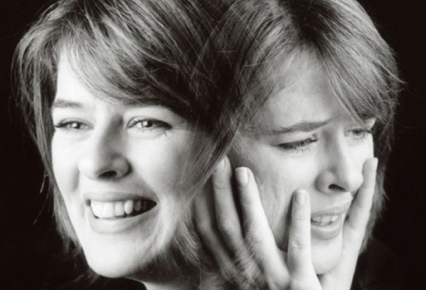 Явные признаки шизофрении у женщин: лечение и симптомы