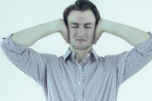 Давление в ушах: причины и симптомы, что делать