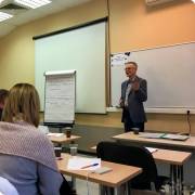 «не пройдя через это, ты не станешь счастливым». но чем могут обернуться тренинги личностного роста