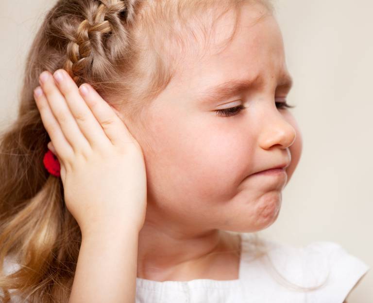 Болит за ухом при нажатии на кость: причины