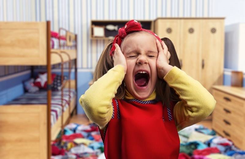 Как научиться не реагировать на манипуляцию ребенка плачем?