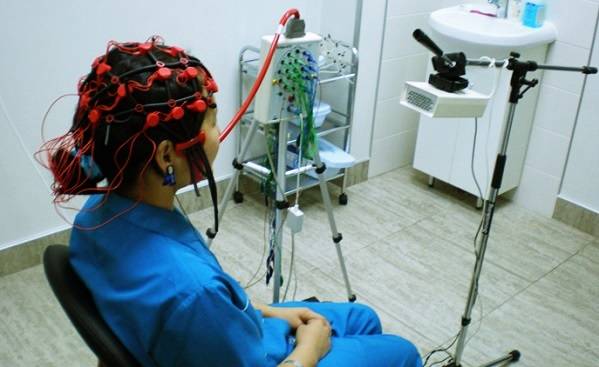 Как делают КТ-обследование головного мозга, что показывает томограмма головы, есть ли противопоказания