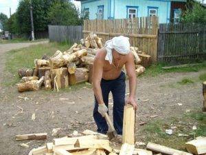 Можно ли женщинам рубить дрова?
