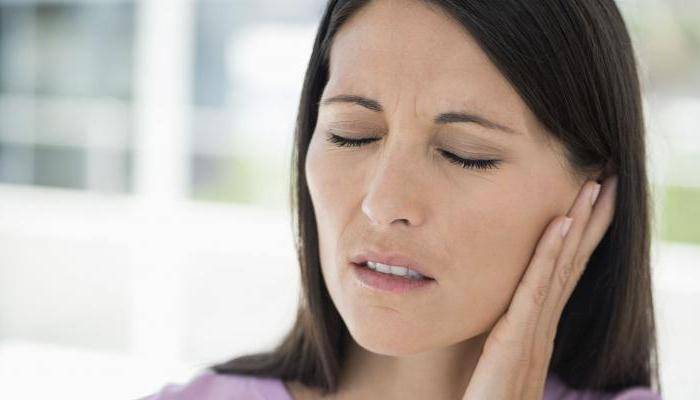 Давление в ушах: причины и симптомы, что делать